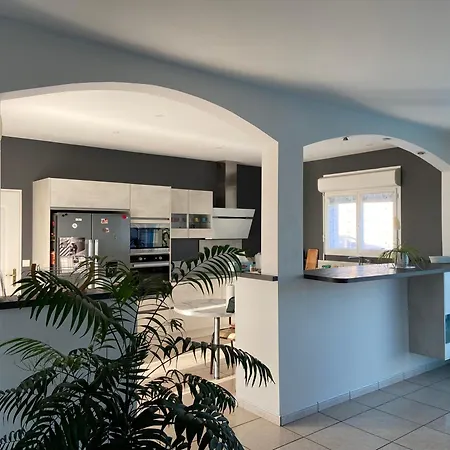 Entiere De 4-6 Personnes Avec Piscine
